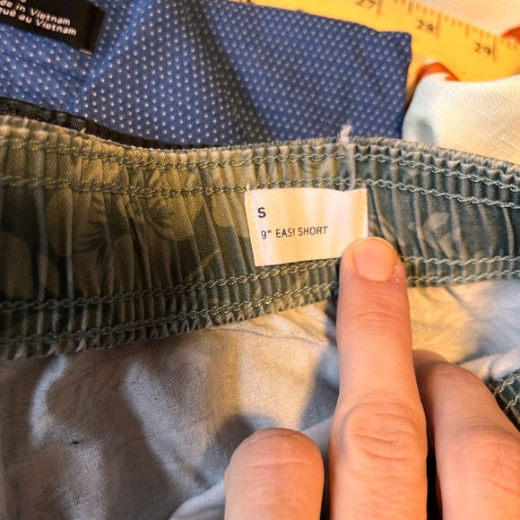 Set of 2 GAP 9” Easy Shorts Men size S - Picture 3 of 7